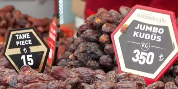 Hurma da lüks oldu! Mısır Çarşısı’nda hurmanın tanesi 15 TL’ye satılıyor