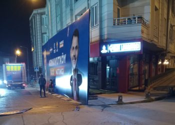 İBB’nin Kent Lokantası’nın önü, ‘Murat Kurum’ posteriyle tamamen kapatıldı