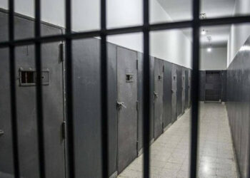 İki mahkumu döven 10 polis gözaltına alındı