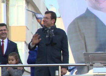 İmamoğlu: 'İstanbul, sihirbazlık yapıp çocuklarımızın gençlerimizin geleceğini çalanlara bırakılmaz'