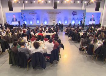 İmamoğlu öğrencilerle iftar sofrasında buluştu: 'Yurt sayımız artacak'