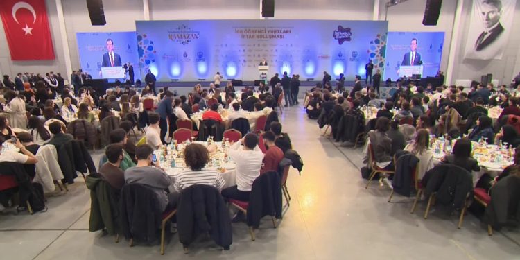 İmamoğlu öğrencilerle iftar sofrasında buluştu: 'Yurt sayımız artacak'
