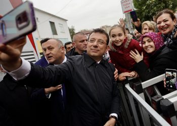 İmamoğlu, seçim çalışması yapan bakanlara seslendi: Sizin başka işiniz yok mu?