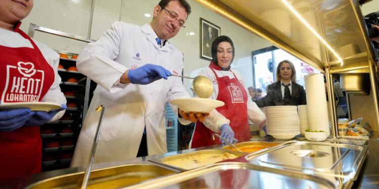 İmamoğlu’ndan Kurum’a Kent Lokantası tepkisi: ‘Öğrencisinden emeklisine, işçisinden emekçisine hepsinden özür dileyecek’