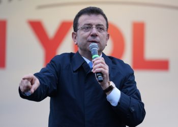 İmamoğlu'ndan Kurum'a oy toplayan bakana tepki: 'Devlet işini bırakıp niye geldin?'