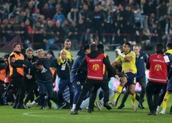 İnsani olarak yerdeki bir kişiye uygulanan şiddete reaksiyon gösterdim