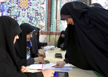 İran'da halk, Parlamento seçimleri için sandık başında; hangi parti ve gruplar yarışıyor?