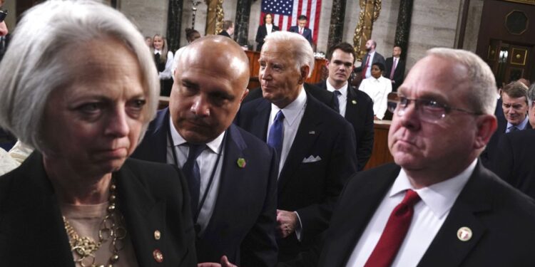 İsrail'i uyaran ABD Başkanı Biden, insani yardım için Gazze sahiline liman kurulacağını duyurdu