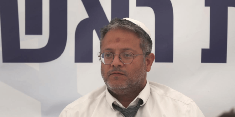 İsrailli bakandan Filistinli çocuğa tokat atan askere destek