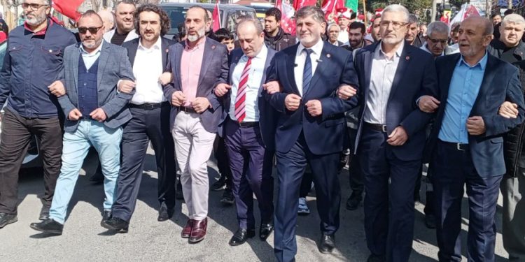 İstanbul Bahçelievler’de Saadet Partisi adayına bıçaklı saldırı