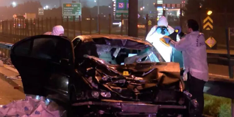 İstanbul’da feci kaza: 5 ölü, 1 yaralı