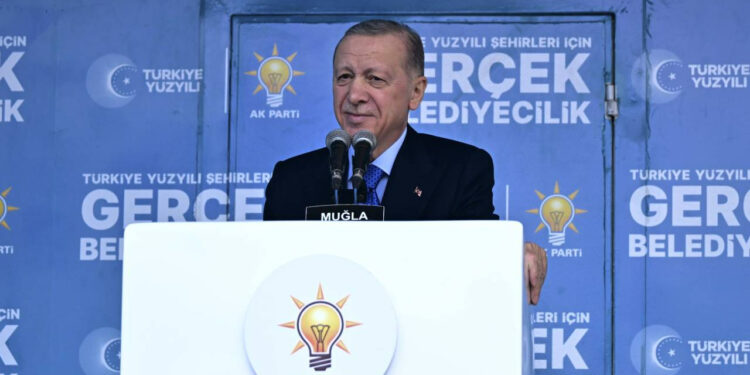 Jandarmaya köylüleri dövdürüp koca ormanı yok ettiler; Erdoğan, Muğla'da tarımı anlatıp oy istedi