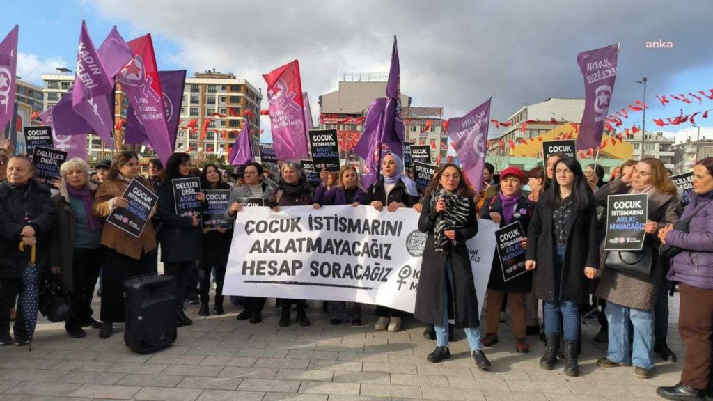 Kadınlar Bağcılar Meydanı'ndan seslendi: 'Çocuk istismarını aklatmayacağız'