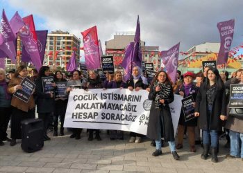 Kadınlar Bağcılar Meydanı'ndan seslendi: 'Çocuk istismarını aklatmayacağız'