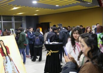 Kadınların resim sergisine yoğun ilgi