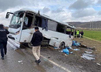 Kayseri’de cezaevi nakil aracı devrildi; 2’si ağır, 11 yaralı