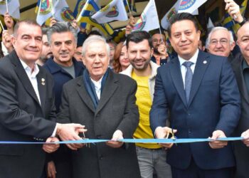 Kim Fenerbahçe'nin başarısını istemezse şerefsizdir