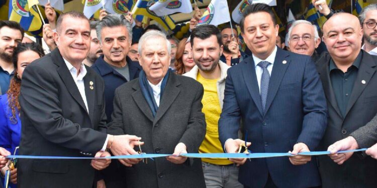 Kim Fenerbahçe'nin başarısını istemezse şerefsizdir