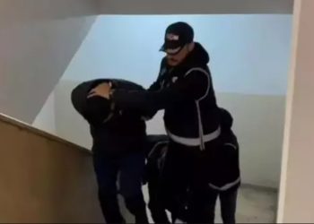 Kırmızı bültenle aranan iki kişi İstanbul’da yakalandı