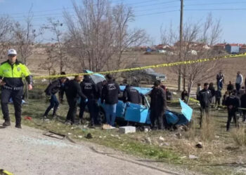 Konya’da otomobil, otobüs durağına daldı: 4 ölü, 5 yaralı