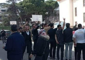 MHP'liler İstanbul'da okul bastı