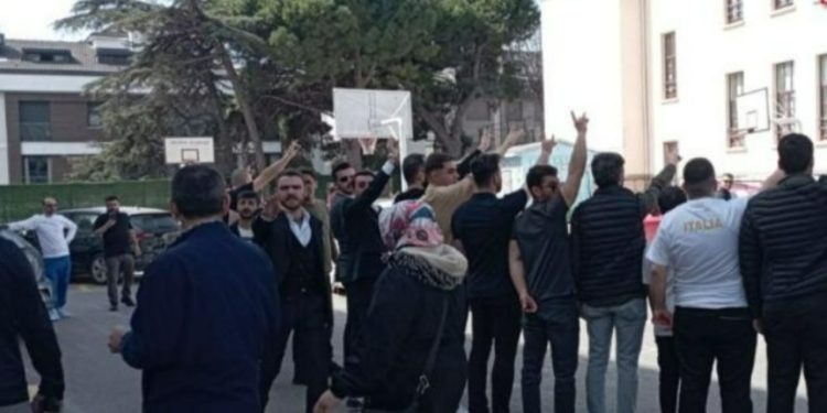 MHP'liler İstanbul'da okul bastı