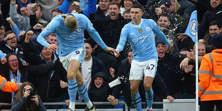 Manchester derbisinde gülen taraf City oldu, şampiyonluk yarışından kopmadı