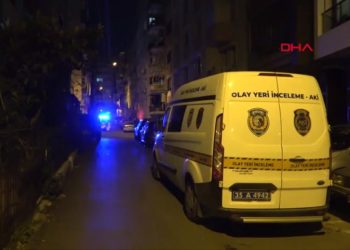 Marketini soyan hırsızları evlerine kadar takip edip vurdu: 2 yaralı