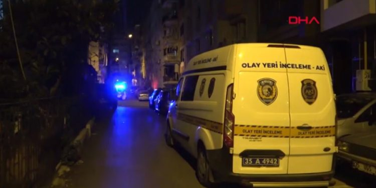 Marketini soyan hırsızları evlerine kadar takip edip vurdu: 2 yaralı
