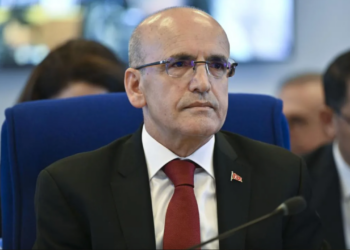 Mehmet Şimşek 'Zorlanacaksınız, benden bir şey istemeyin; ben kötü adam olmaya razıyım, kabinedekiler de öyle görüyor' demiş
