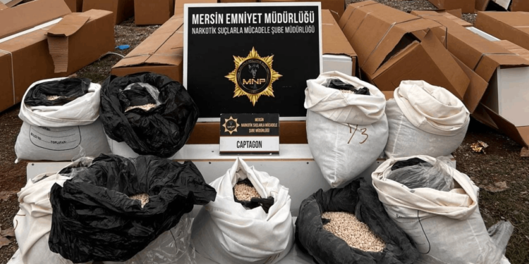 Mersin'de yüz binlerce uyuşturucu hap ele geçirildi