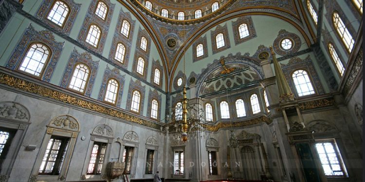 Nusretiye Camii’nde intihar