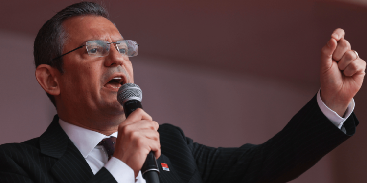 Özgür Özel, Eskişehir'de konuştu: 'Kadın erkek eşitliği adına biz buradayız'