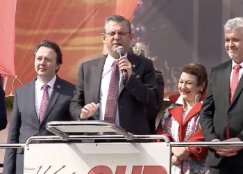 Özgür Özel, tane tane anlattı: AKP, emeklinin cebinden aylık 5,5 çeyrek altın alıyor!