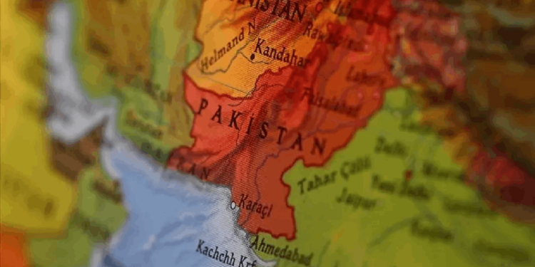 Pakistan Afganistan'ı vurdu: Ölü ve yaralılar var