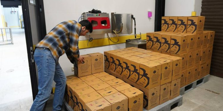 Ramazan'da ihtiyaç sahibi ailelere sıcak yemek dağıtılıyor