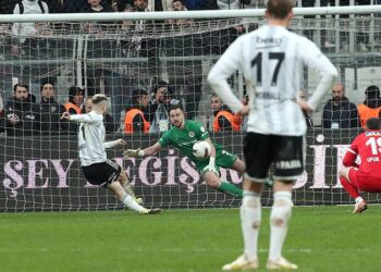 Rashica'dan penaltı vuruşunda büyük hata!