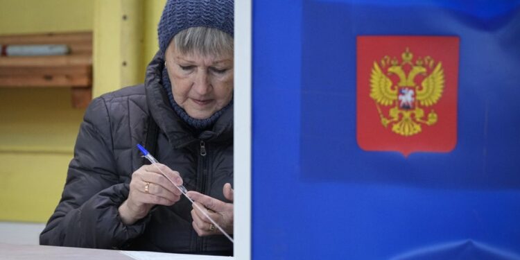 Rusya'da devlet başkanlığı seçiminin 2. günü: Muhalifler protestoya hazırlanıyor