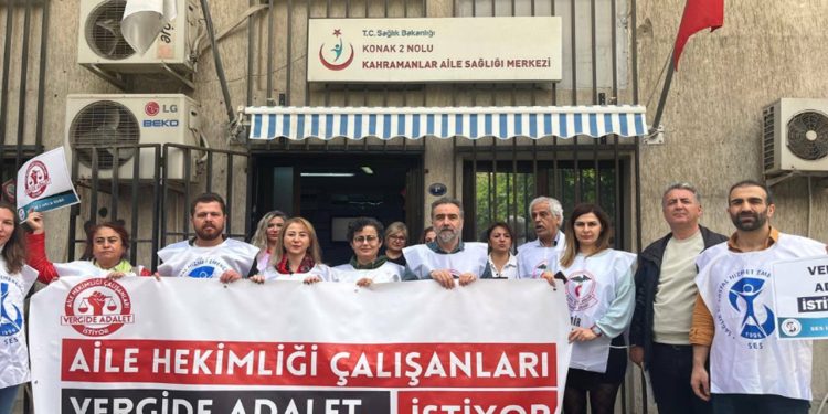 Sağlık çalışanları, maaşlarından kesilen 8 bin TL ek verginin kaldırılmasını istiyor