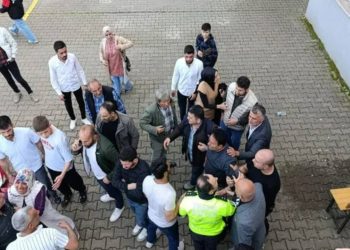 Sakarya'da seçim merkezinde çıkan kavgada 3 kişi gözaltına alındı