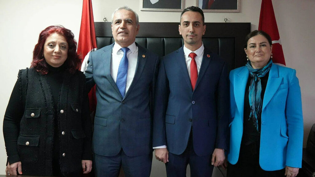 Samsun'da İYİ Parti’den istifa eden meclis üyeleri CHP'ye geçti