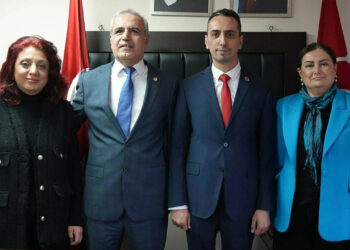 Samsun'da İYİ Parti’den istifa eden meclis üyeleri CHP'ye geçti