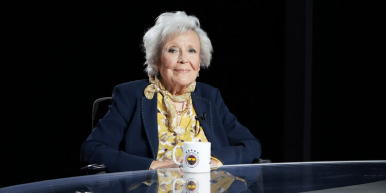 'Sanatçı Nesrin Sipahi' öldü haberlerine yalanlama