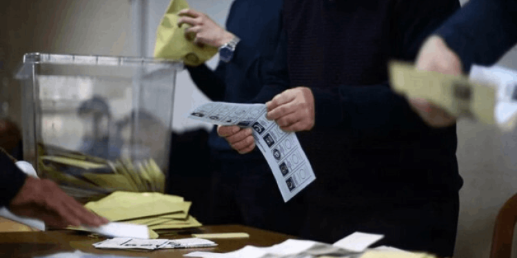 Sandıkta görevli kamu personeli 1 Nisan'da idari izinli sayılacak