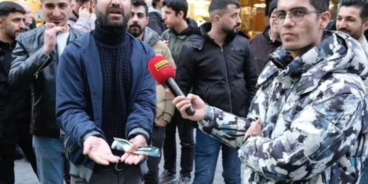 Sokak röportajında Erdoğan’ı eleştiren vatandaşa ‘sana gıcık olduk’ gözaltısı