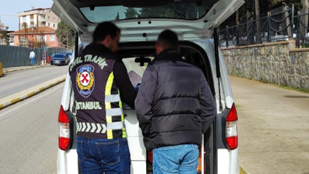 Sosyal medyada tepki çekmişti! Muhtar konvoyundaki çakarlı araca para cezası yazılmış