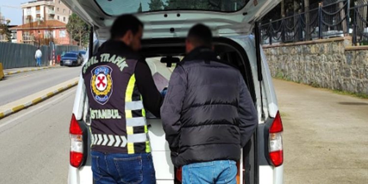 Sosyal medyada tepki çekmişti! Muhtar konvoyundaki çakarlı araca para cezası yazılmış