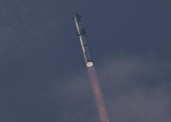 SpaceX Starship uzay aracı atmosfere yeniden girişte ‘kayboldu’