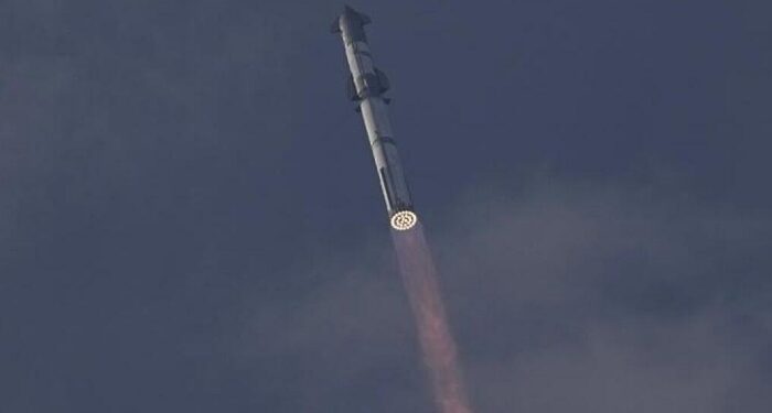 SpaceX Starship uzay aracı atmosfere yeniden girişte ‘kayboldu’
