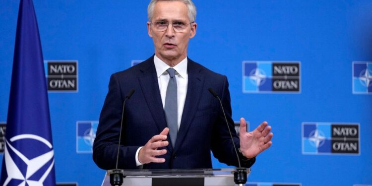 Stoltenberg'den Papa Francis'e tepki: Ukrayna'ya beyaz bayrak değil silah gerek